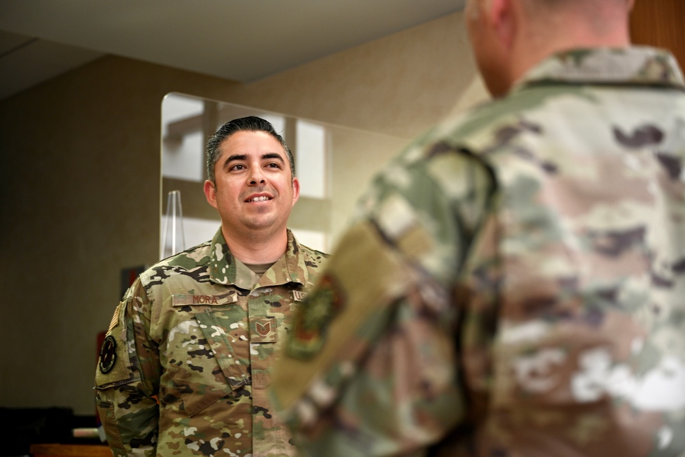 521st AMOW Command Chief visits 724 AMS