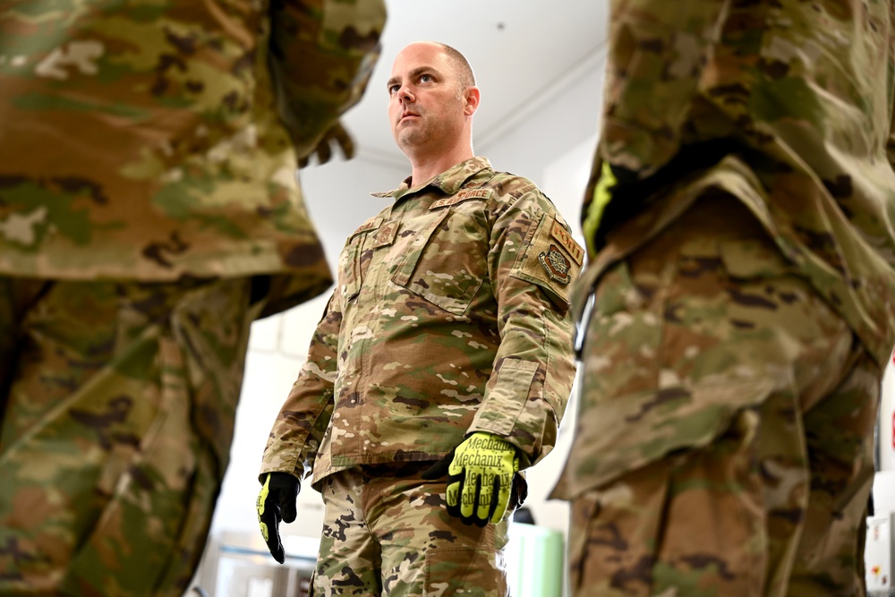 521st AMOW Command Chief visits 724 AMS