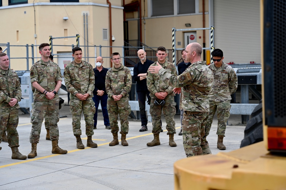 521st AMOW Command Chief visits 724 AMS