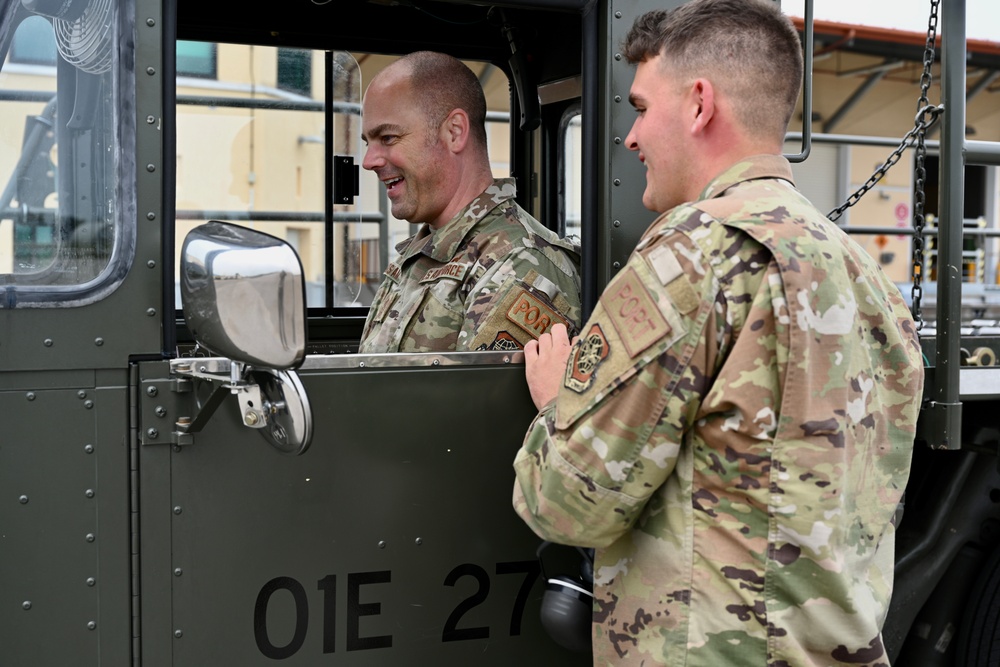 521st AMOW Command Chief visits 724 AMS