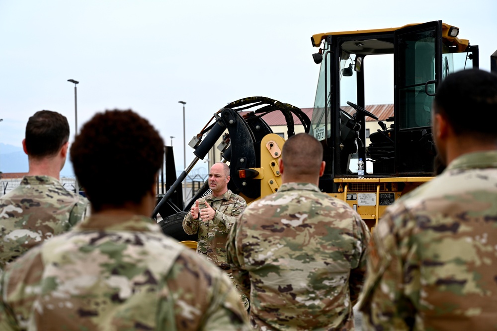 521st AMOW Command Chief visits 724 AMS