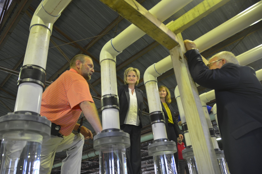 Sen. Cindy Hyde-Smith visits ERDC's Vicksburg, Mississippi, campus