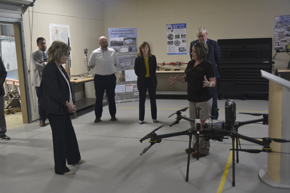 U.S. Sen. Cindy Hyde-Smith visits ERDC's Vicksburg, Mississippi, campus