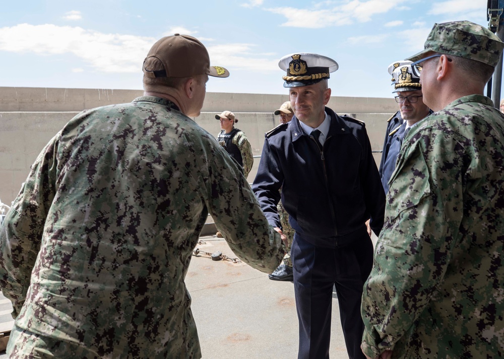 USS Hershel &quot;Woody&quot; Williams (ESB 4) Hosts Italian Naval Leadership