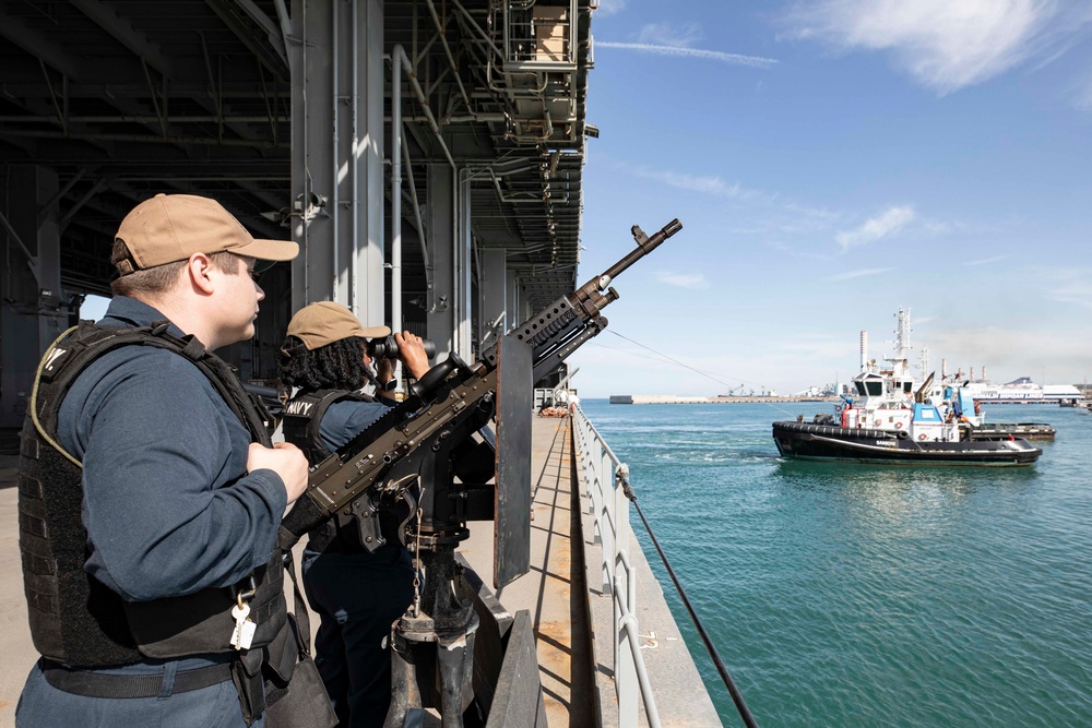 USS Hershel &quot;Woody&quot; Williams (ESB 4) Blue Military Crew Begins Deployment