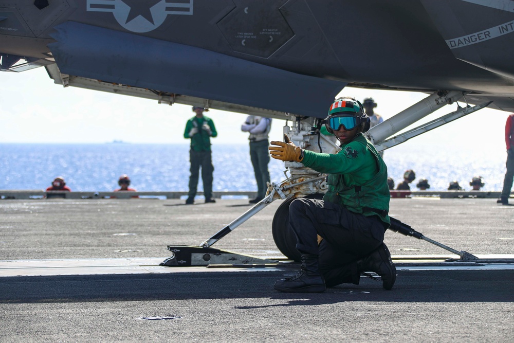 Abraham Lincoln conducts flight operations