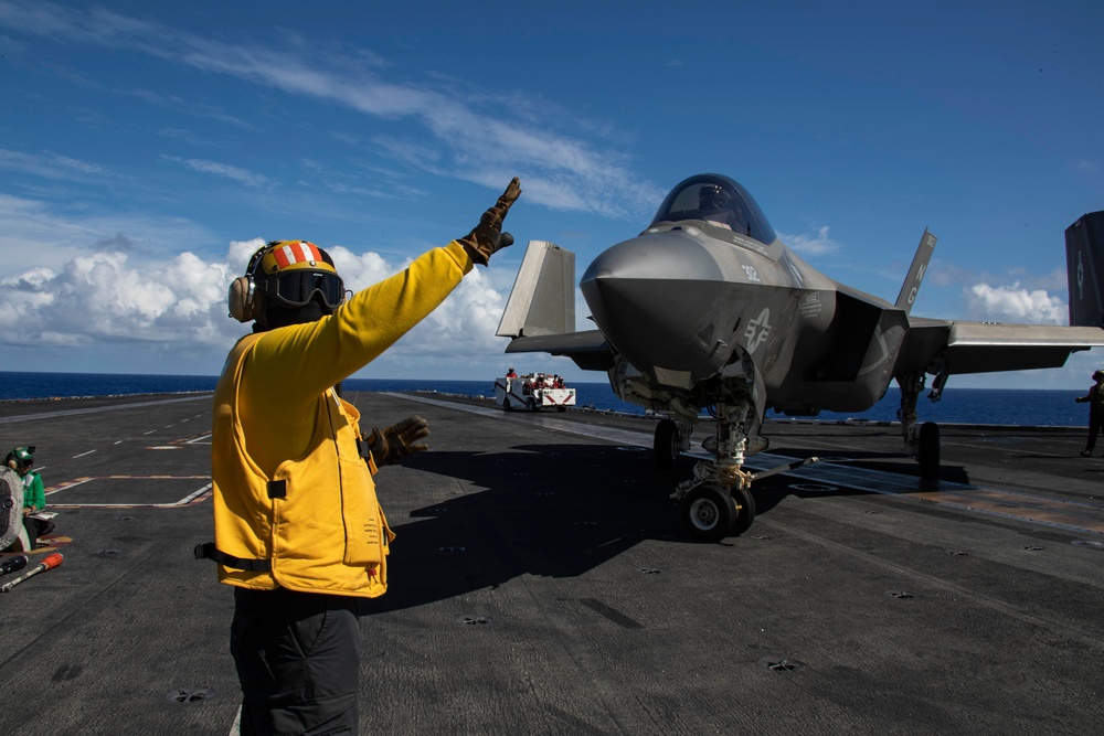 Abraham Lincoln conducts flight operations