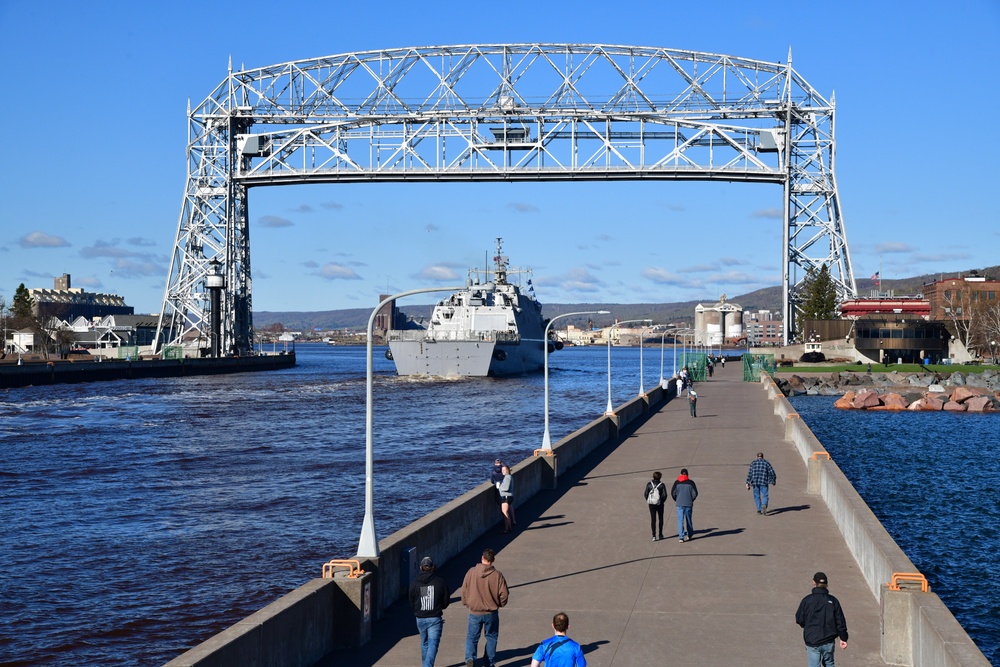 The future USS Minneapolis-Saint Paul (PCU LCS-21) arrives in Duluth, Minnesota