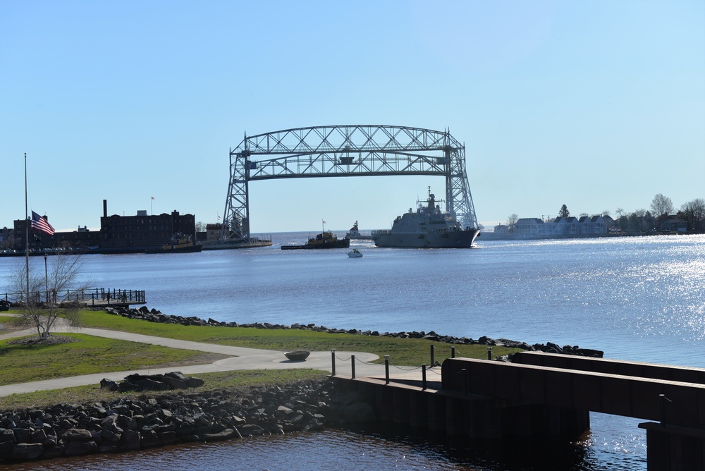 The future USS Minneapolis-Saint Paul (PCU LCS-21) arrives in Duluth, Minnesota