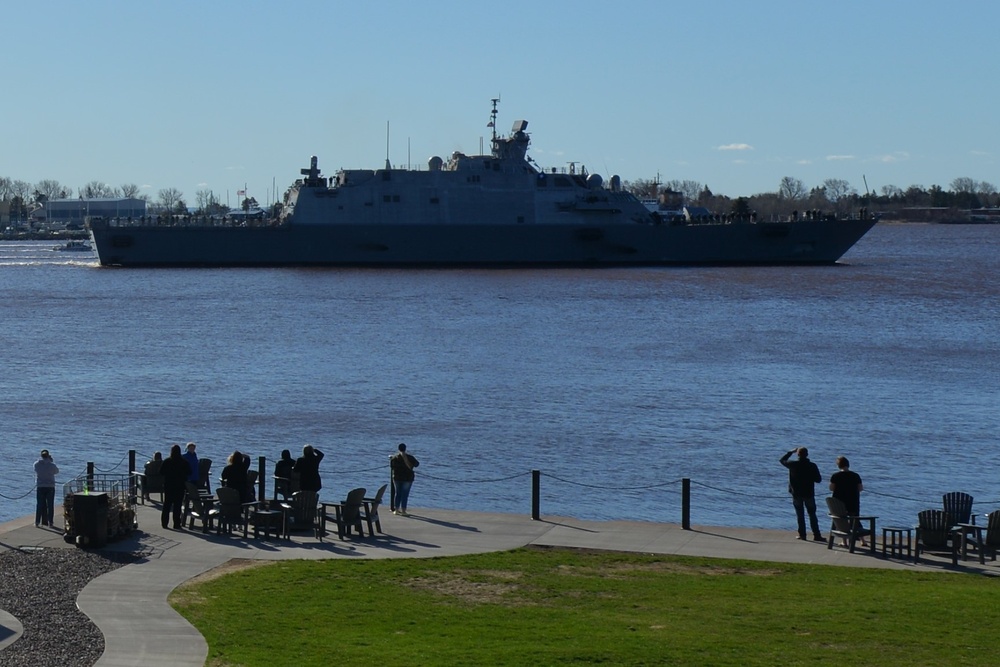 The future USS Minneapolis-Saint Paul (PCU LCS-21) arrives in Duluth, Minnesota