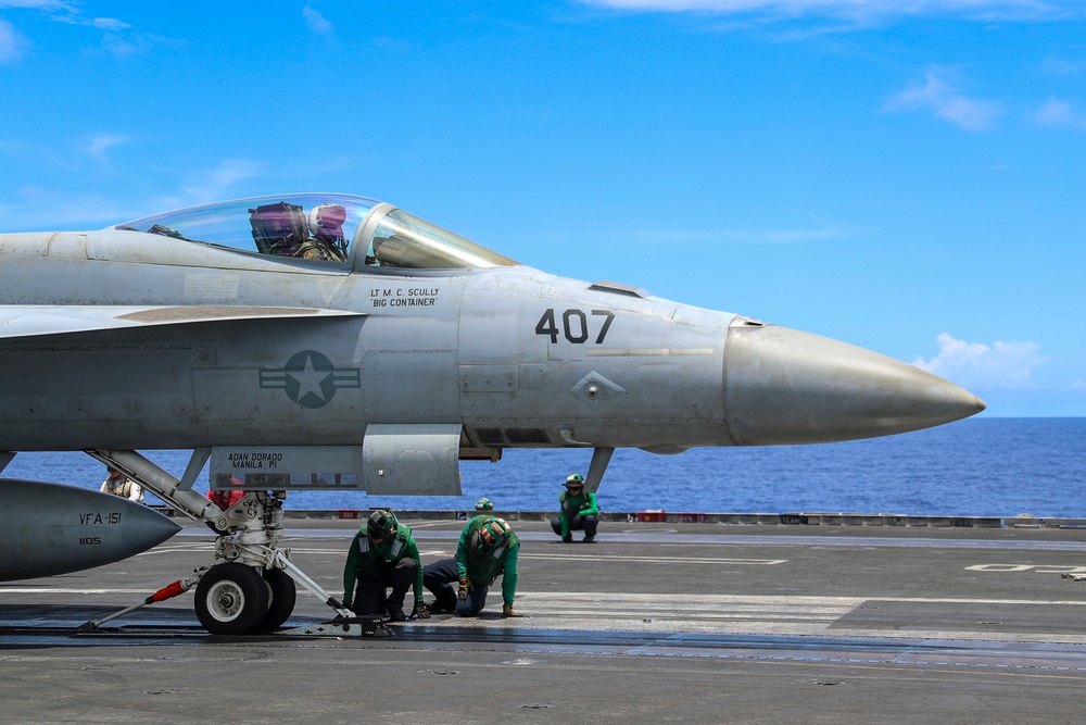 Abraham Lincoln conducts flight operations