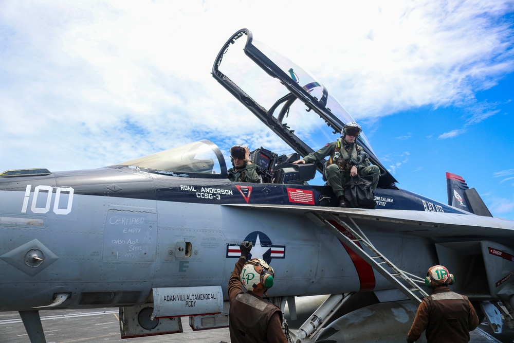 Abraham Lincoln conducts flight operations
