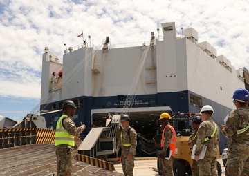 Provider Soldiers conduct port to fort operations