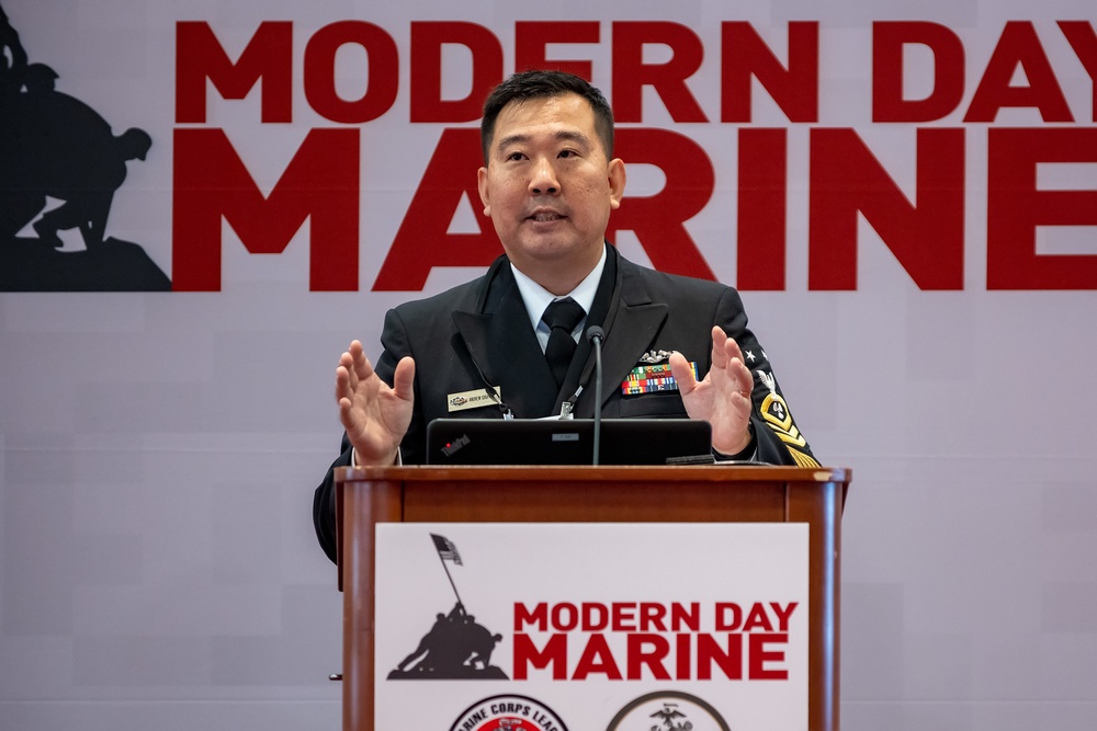 Command Master Chief Chupashko of the Office of Naval Research gives a presentation on TechSolutions at Modern Day Marine