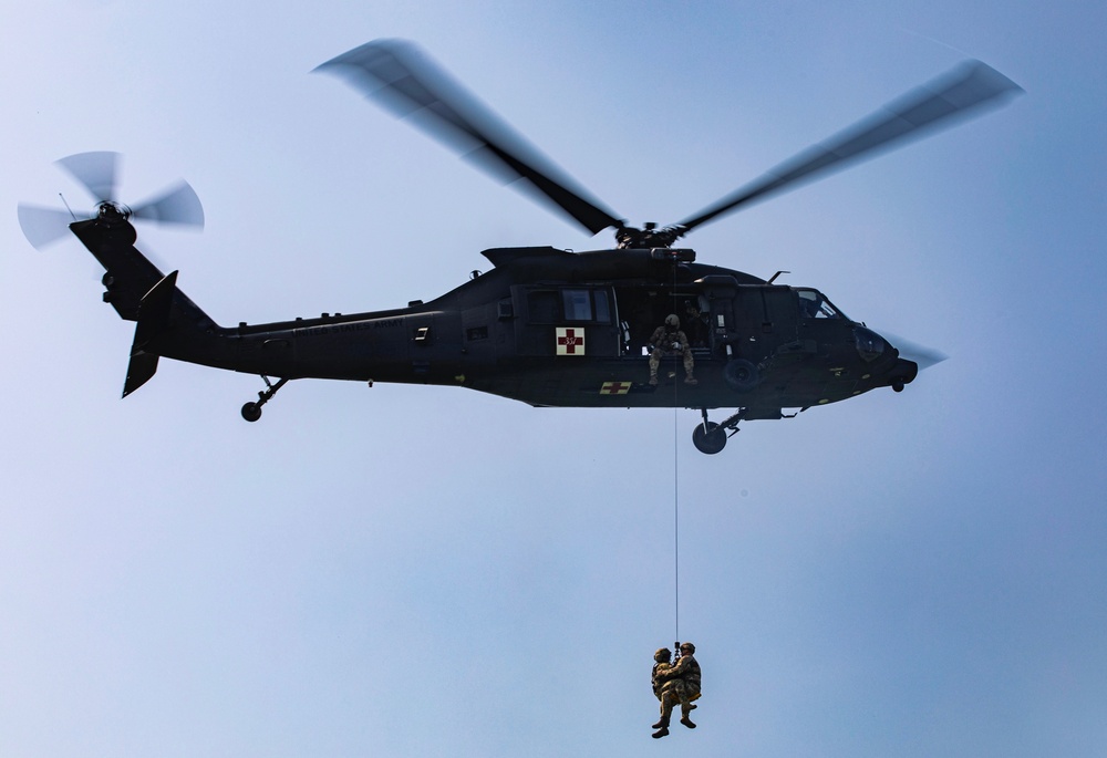 The 3rd Combat Aviation Brigade conducts hoist training during Guardian Response 22