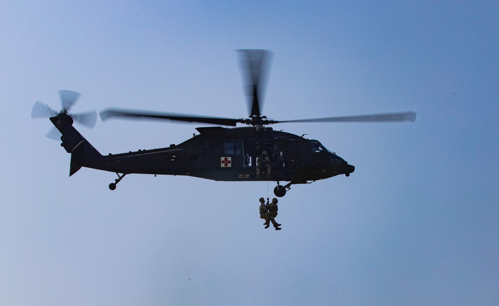 The 3rd Combat Aviation Brigade conducts hoist training during Guardian Response 22