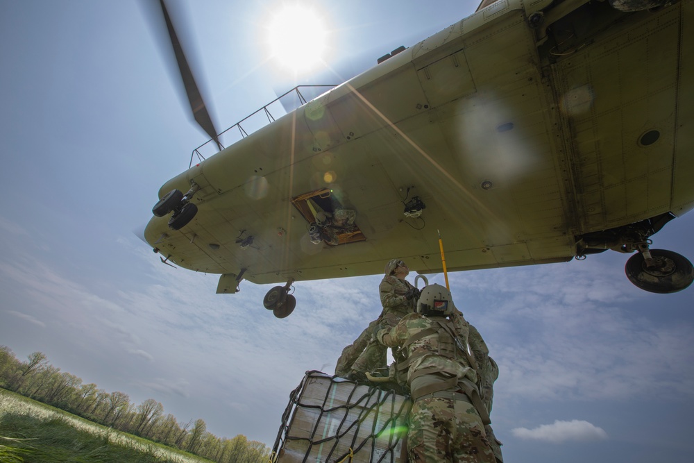 The 3rd Combat Aviation Brigade conducts sling load operations during Guardian Response 22