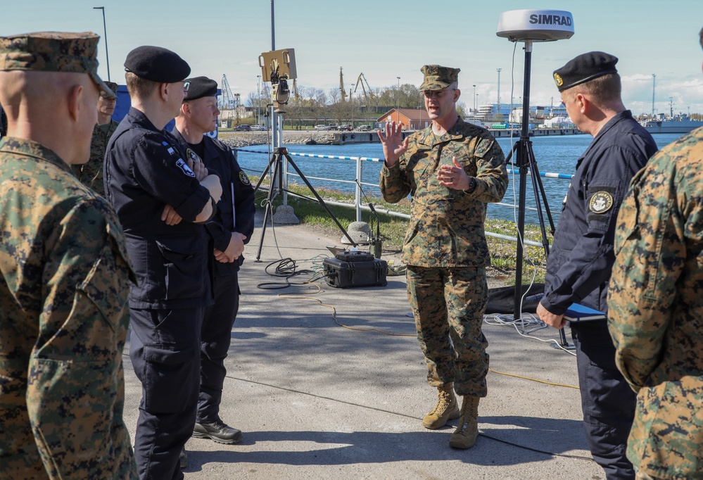 Estonia's Navy Commander visits TF- 61/2 in Tallinn