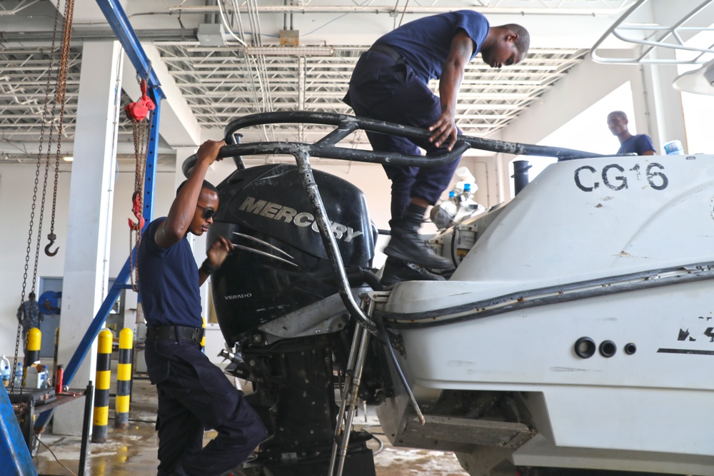 Belize Coast Guard vessel maintenance training during Tradewinds 2022