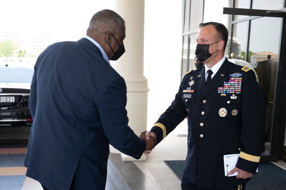 SECDEF Visits UAE