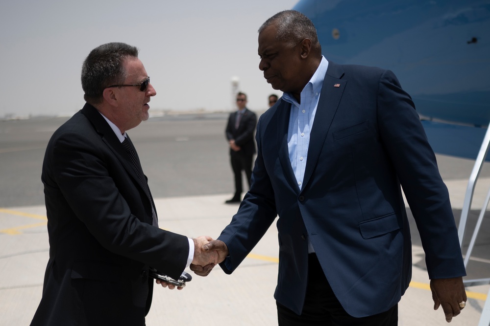 SECDEF Visits UAE