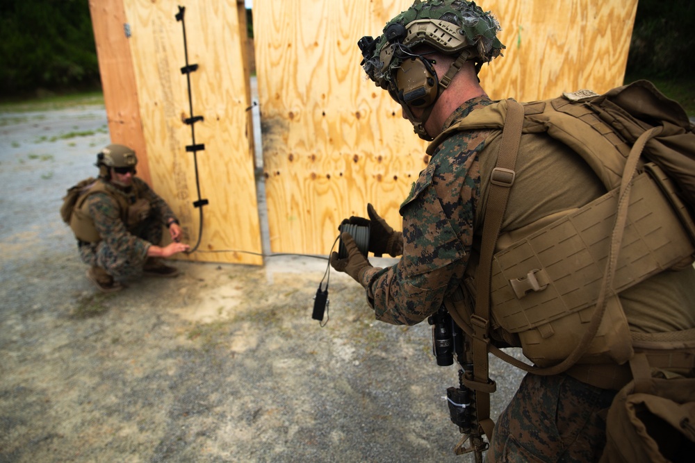 3/2 Combat Engineers utilize explosives in live-fire drill