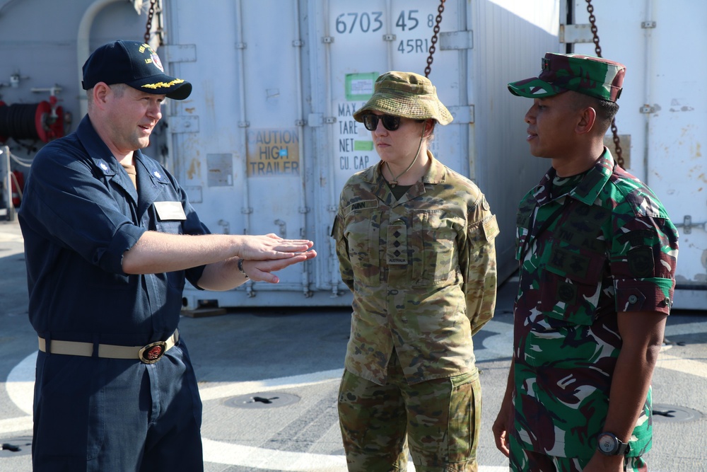 USS Ashland conducts bilateral ship tour