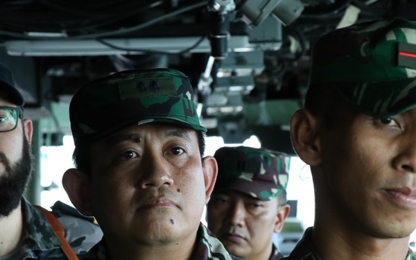 USS Ashland conducts bilateral ship tour