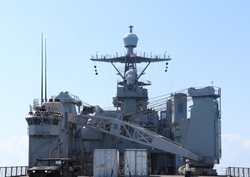 USS Ashland conducts LCM operations during Croc Response