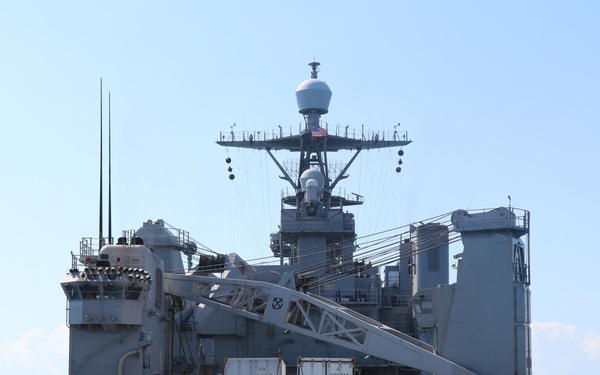 USS Ashland conducts LCM operations during Croc Response