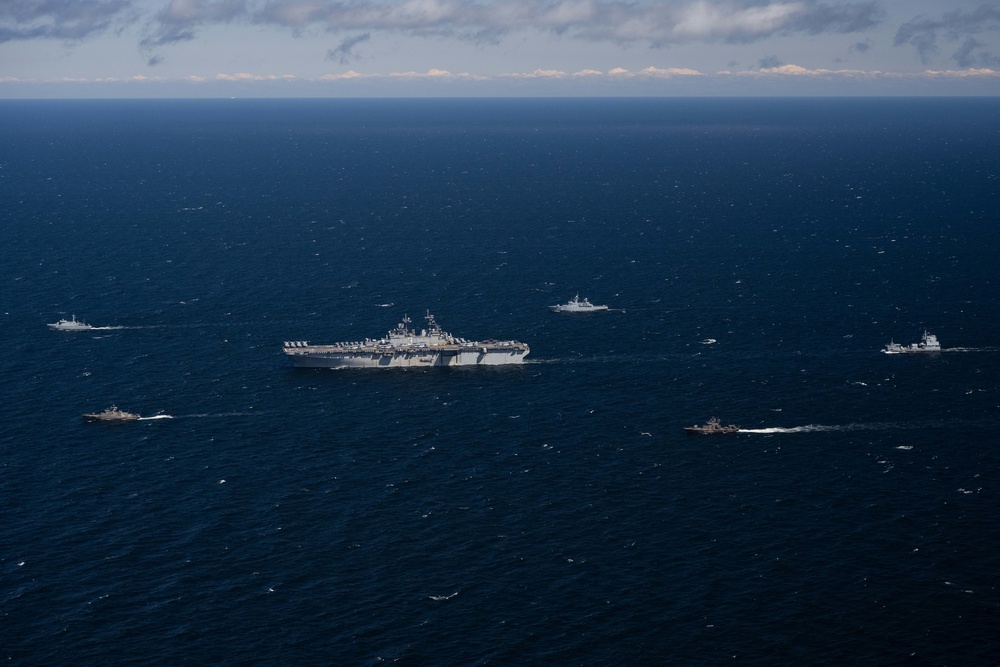 Kearsarge Conducts Operations in the Atlantic Ocean.