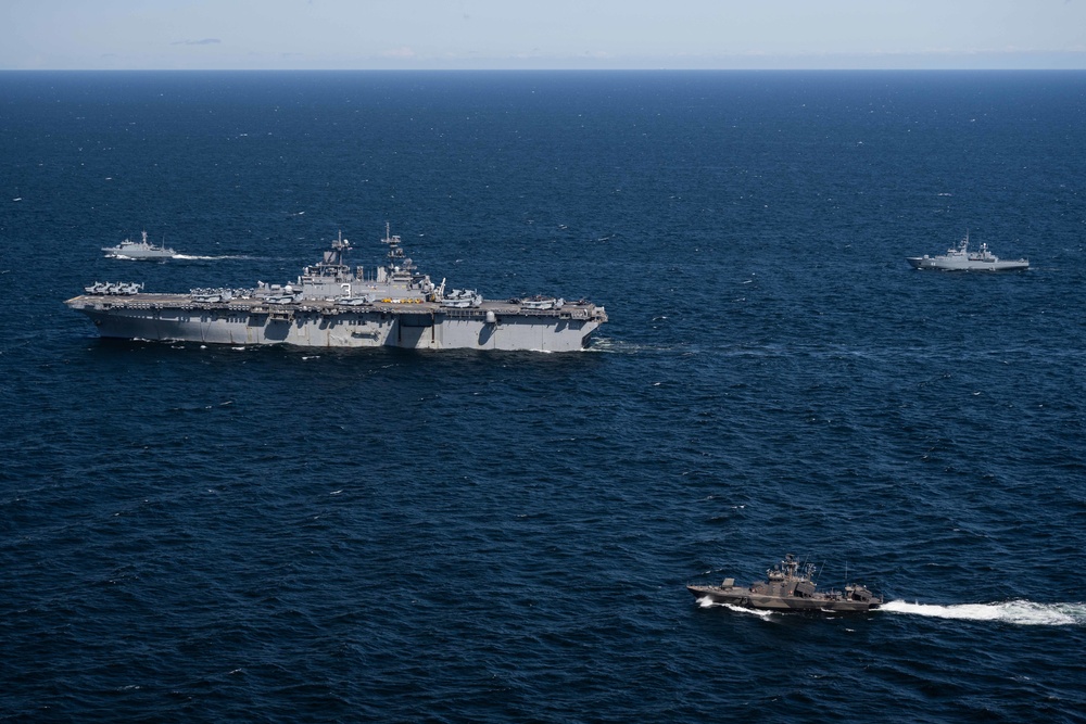 Kearsarge Conducts Operations in the Atlantic Ocean.