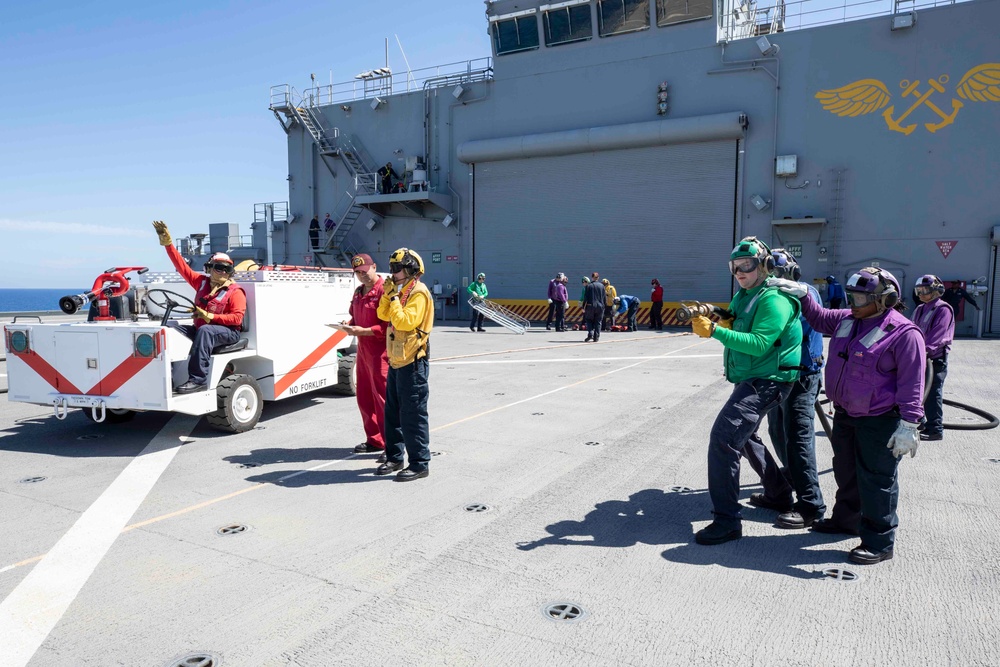 USS Hershel "Woody" Williams (ESB 4) Conducts Mobility Air Certifications
