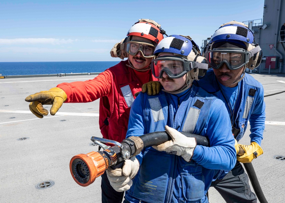 USS Hershel "Woody" Williams (ESB 4) Conducts Mobility Air Certifications