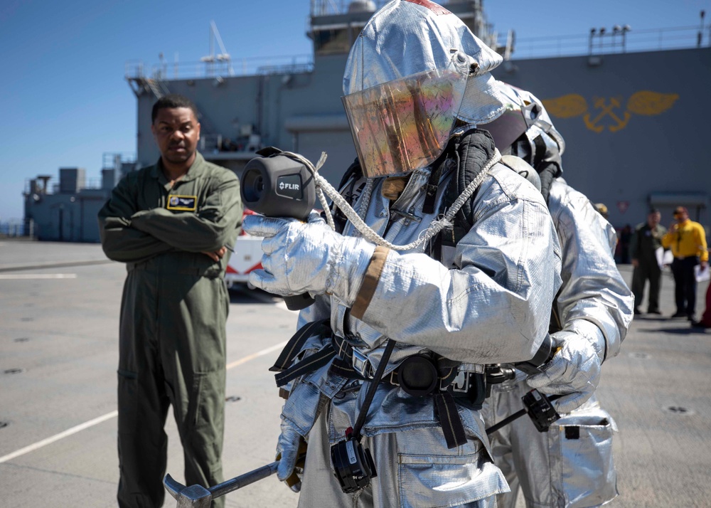 USS Hershel "Woody" Williams (ESB 4) Conducts Mobility Air Certifications
