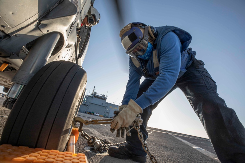 USS Hershel "Woody" Williams (ESB 4) Conducts Flight Operations