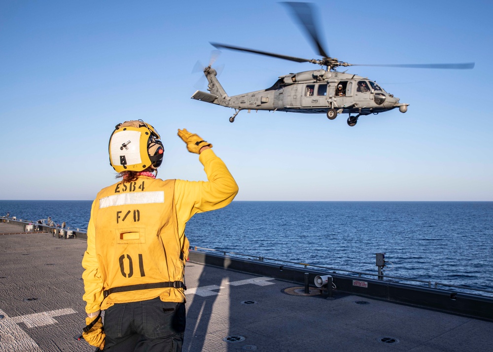 USS Hershel "Woody" Williams (ESB 4) Conducts Flight Operations