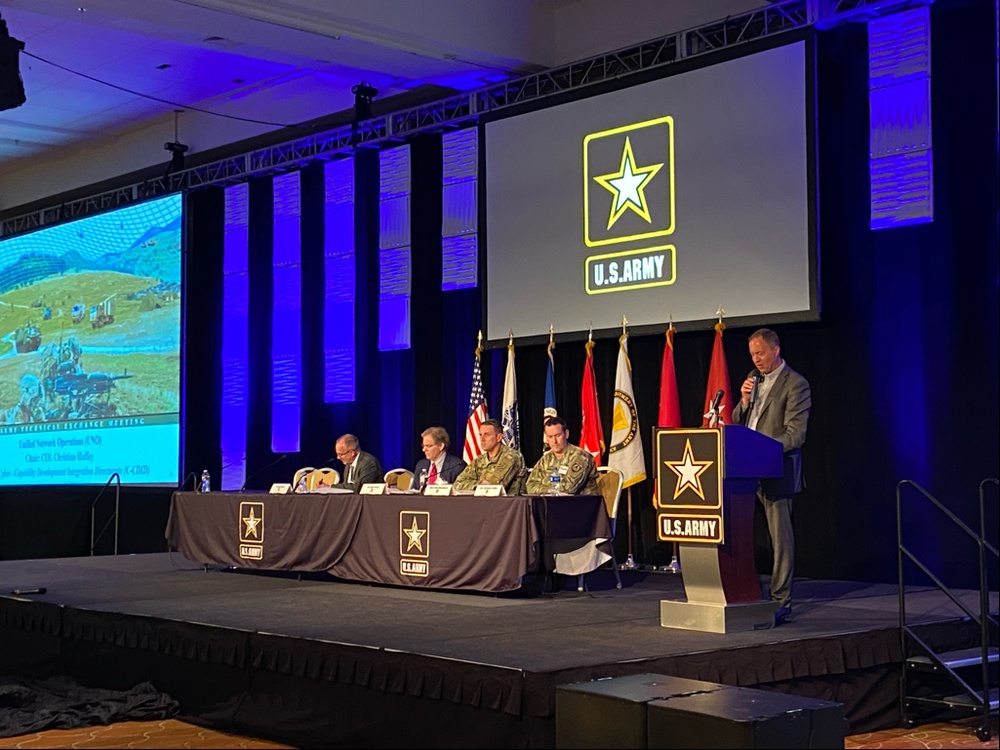 PEO EIS leaders bring enterprise perspective to meeting on Army's network strategy