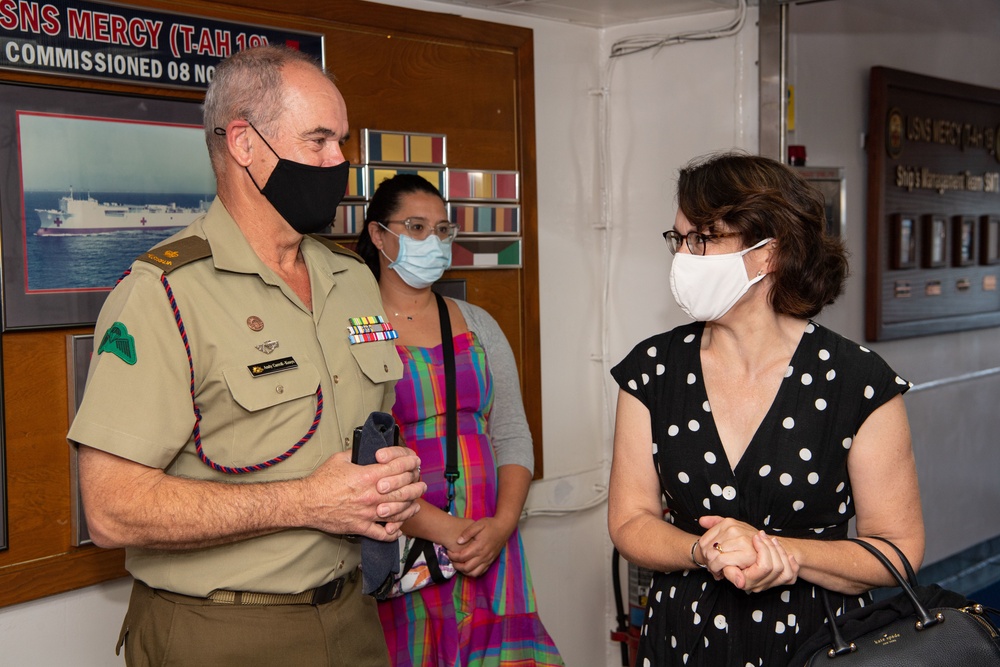 Australian Consul-General Visits USNS Mercy