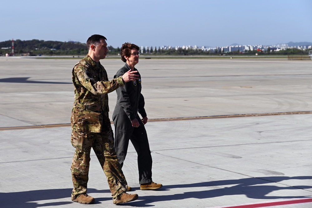 USTRANSCOM leadership tour ROK