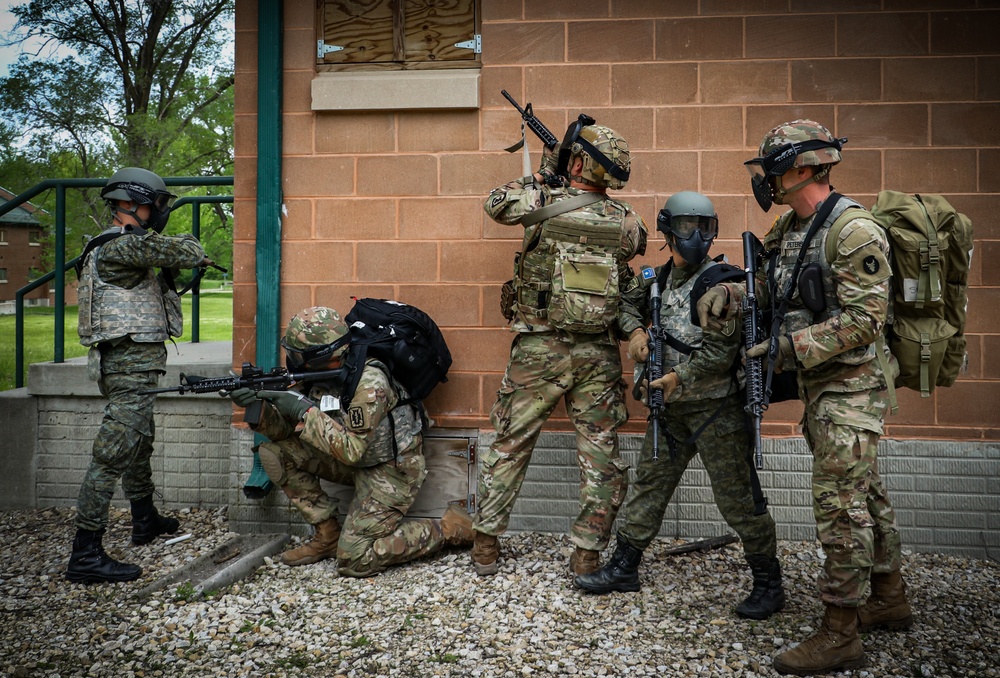 U.S., Kosovo troops train together at Iowa combat medic course