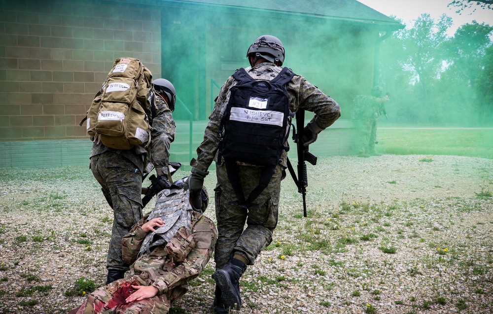 Kosovo troops train at Iowa combat medic course