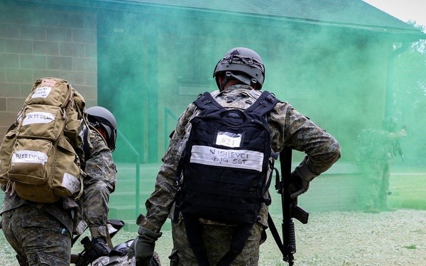 Kosovo troops train at Iowa combat medic course