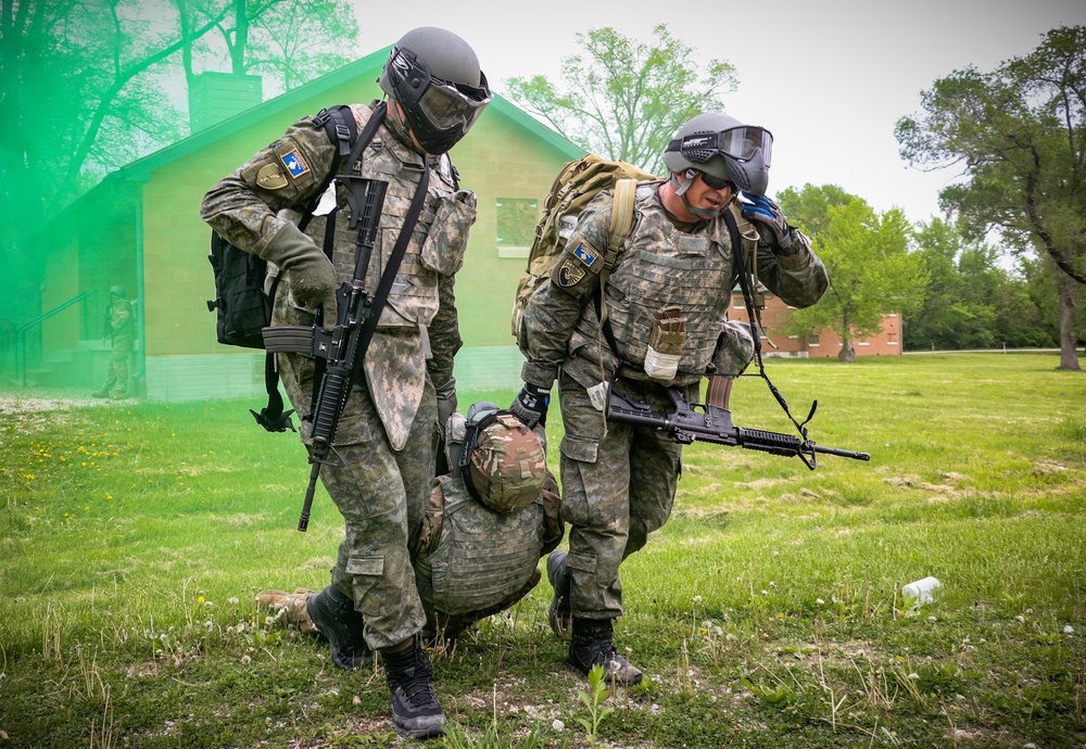 Kosovo troops train at Iowa combat medic course