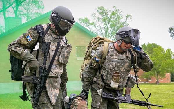 Kosovo troops train at Iowa combat medic course