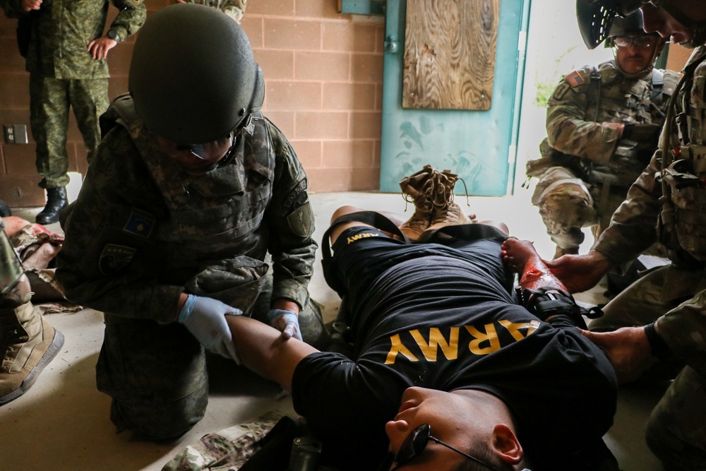 U.S., Kosovo troops train together at Iowa combat medic course