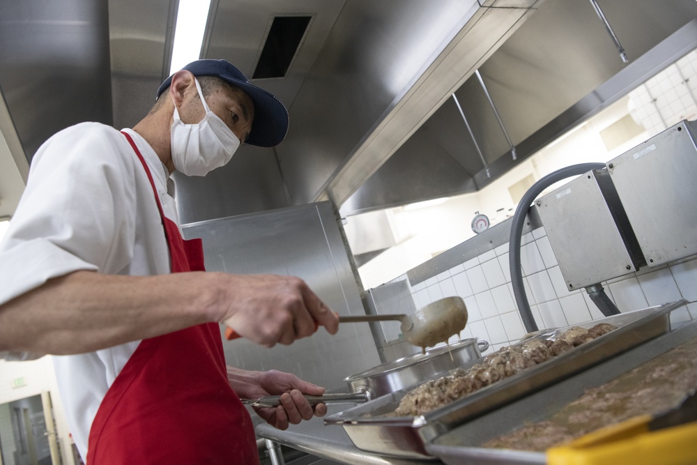 Yokota’s U.S., Japan DFAC team cooks up excellence