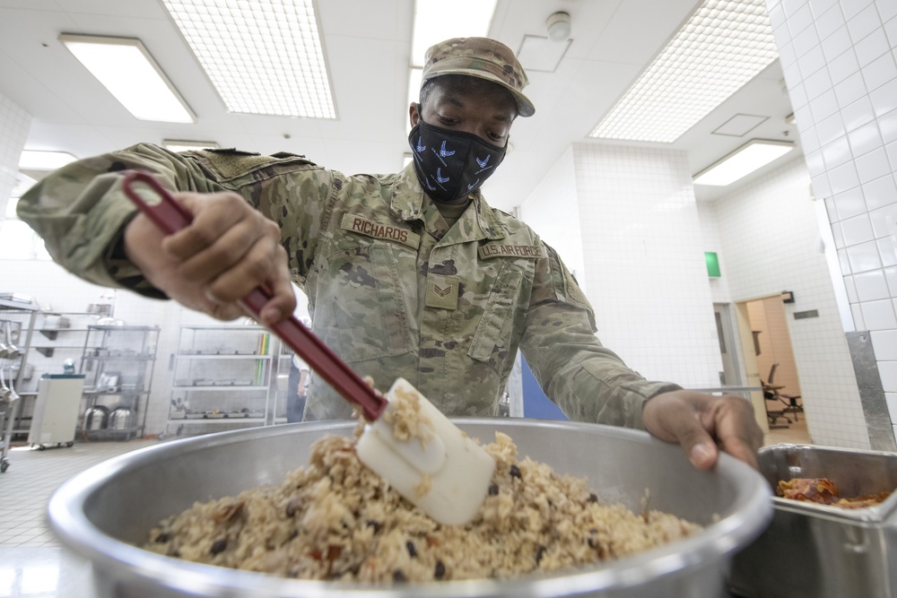 Yokota’s U.S., Japan DFAC team cooks up excellence