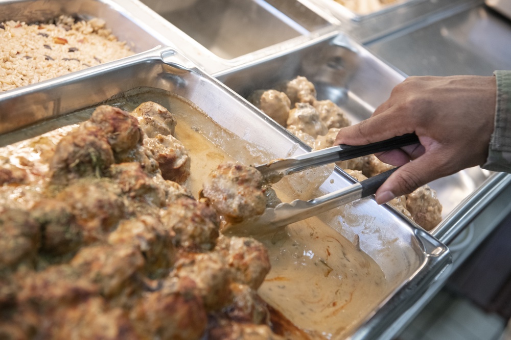 Yokota’s U.S., Japan DFAC team cooks up excellence