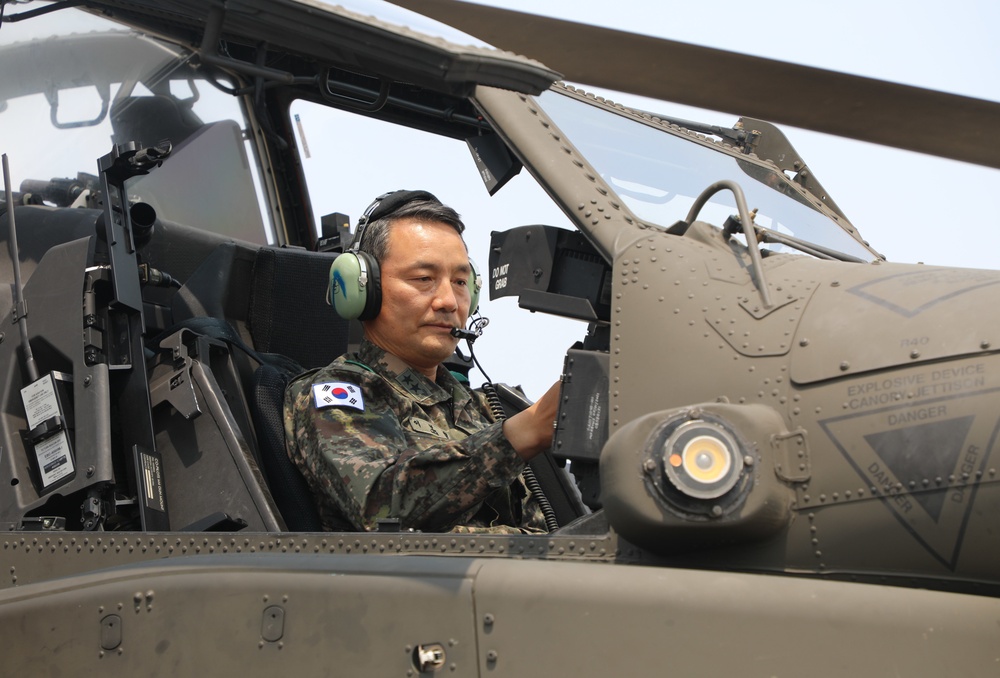 ROK AAC Commander Visits 2CAB